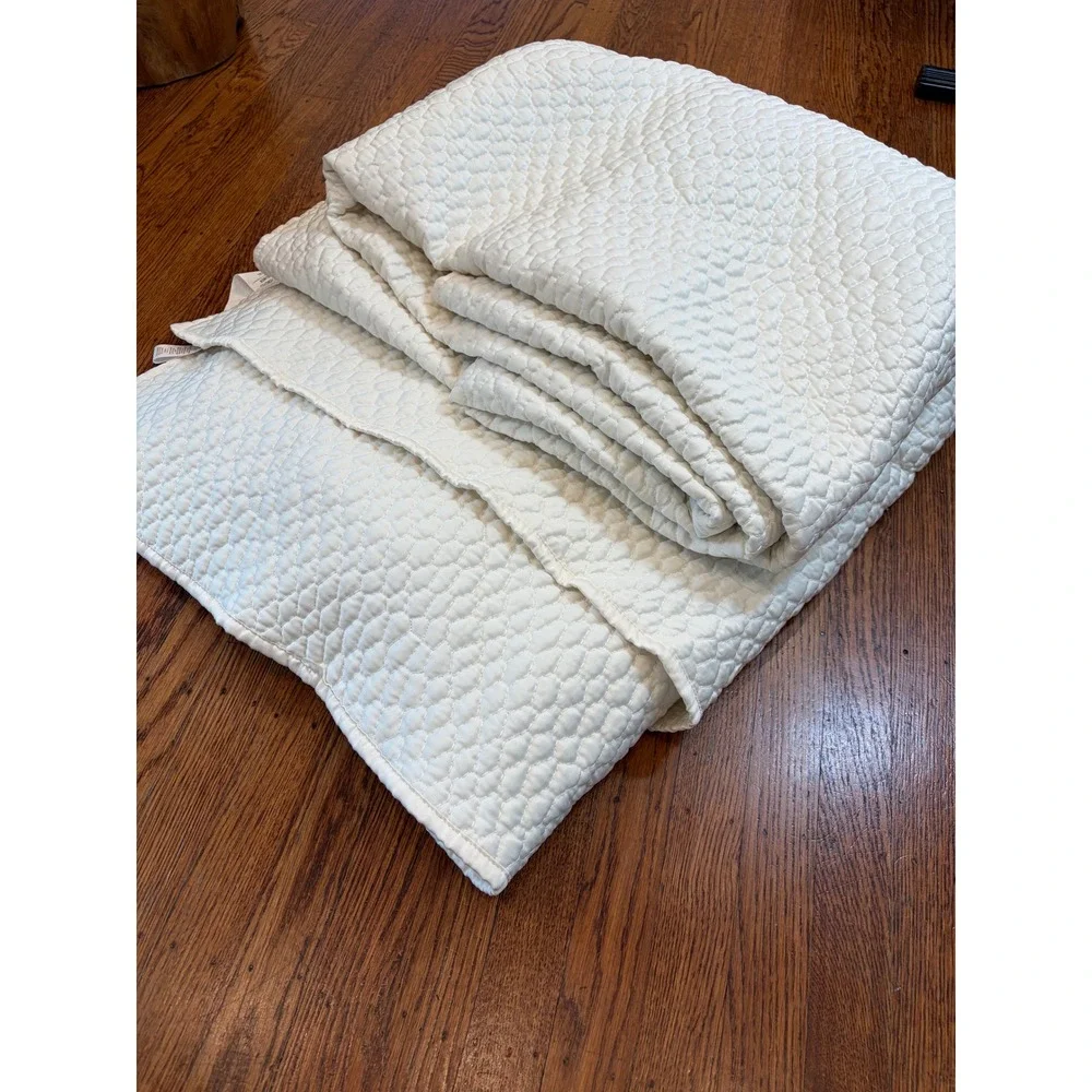 West Elm Reflections Matelasse Quilt King Cream Ivory Textured Bedding 88x92